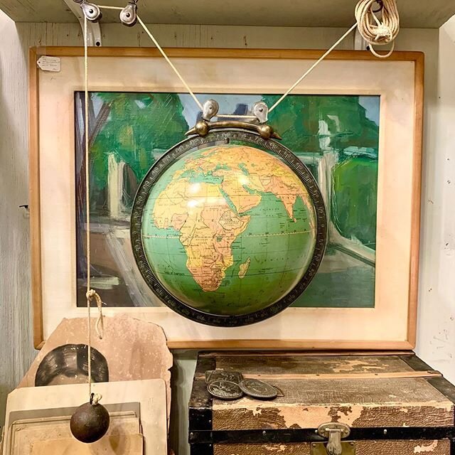 Here&rsquo;s a killer globe that is rarely up for sale: 1930&rsquo;s Suspension globe from Hammond&rsquo;s (map gores by W&amp;AK Johnston)! These were designed to hang in the corner of a classroom so they could be raised out of sight when not in use