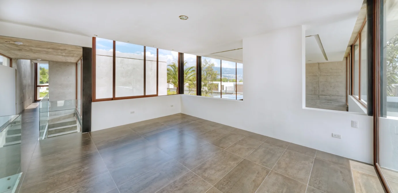 VISTA SALA DE ESTAR EN LA PLANTA ALTA