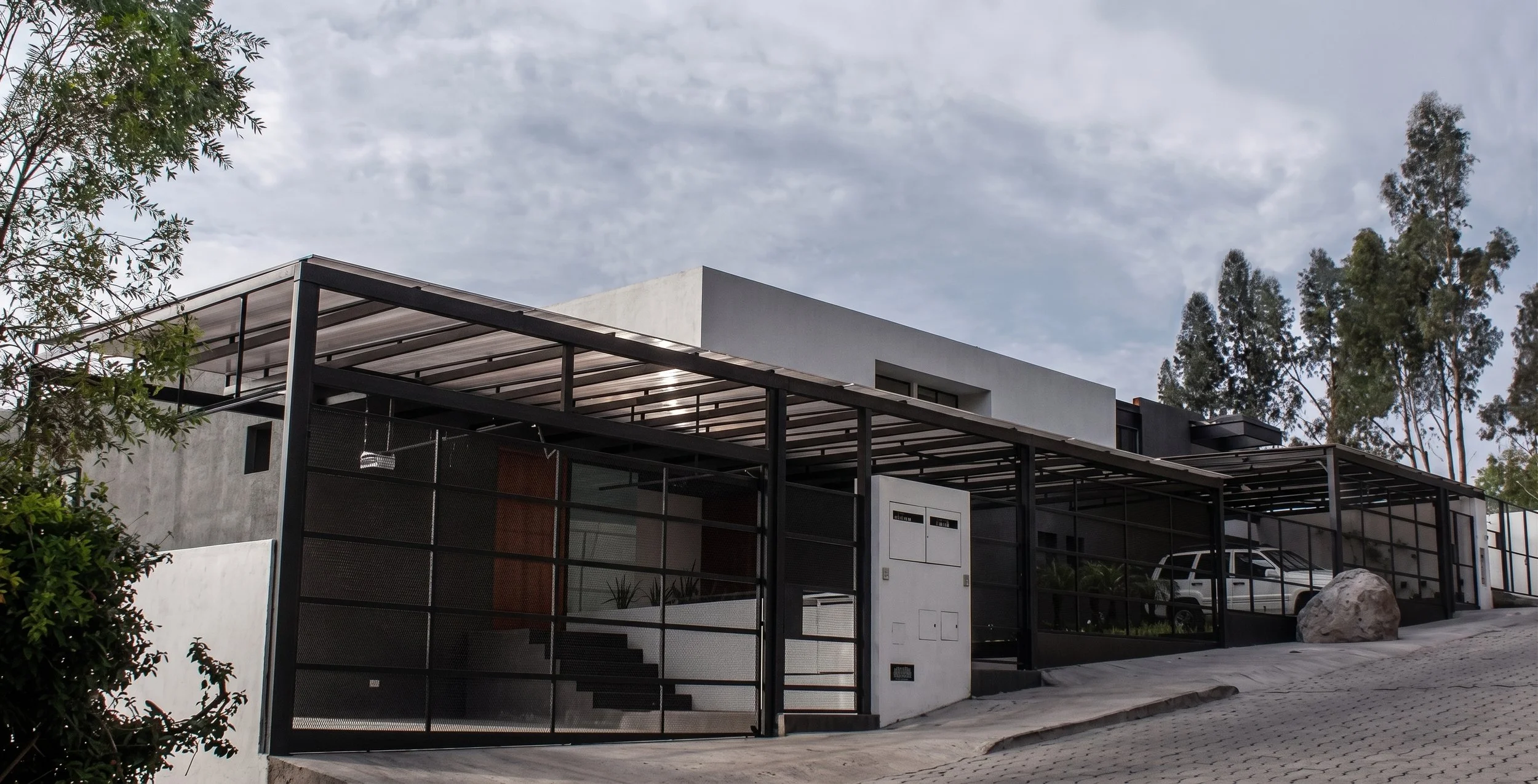FACHADA PRINCIPAL Y FRONTAL