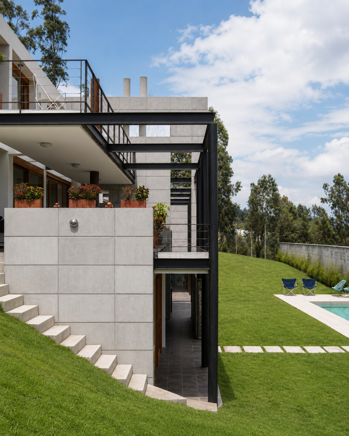 Residencias Nayón, fachada lateral de hormigón visto y metal. porche con bajada al jardín y a la piscina. Diseñado por Endara Arquitectos.