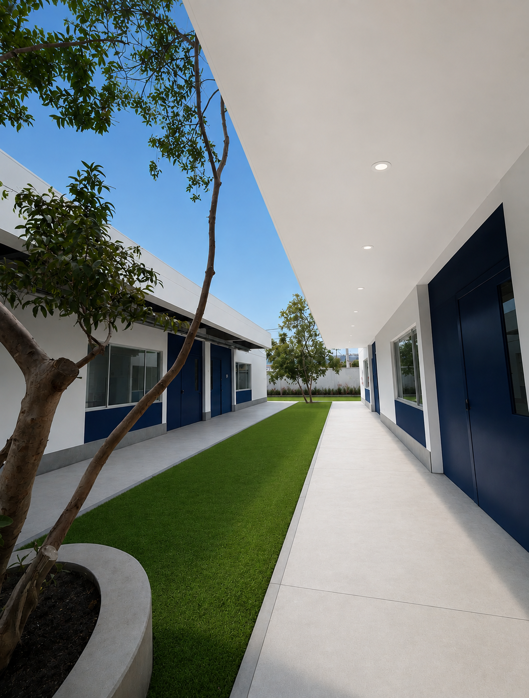CORREDOR EXTERIOR PARA ACCESO A CLASES