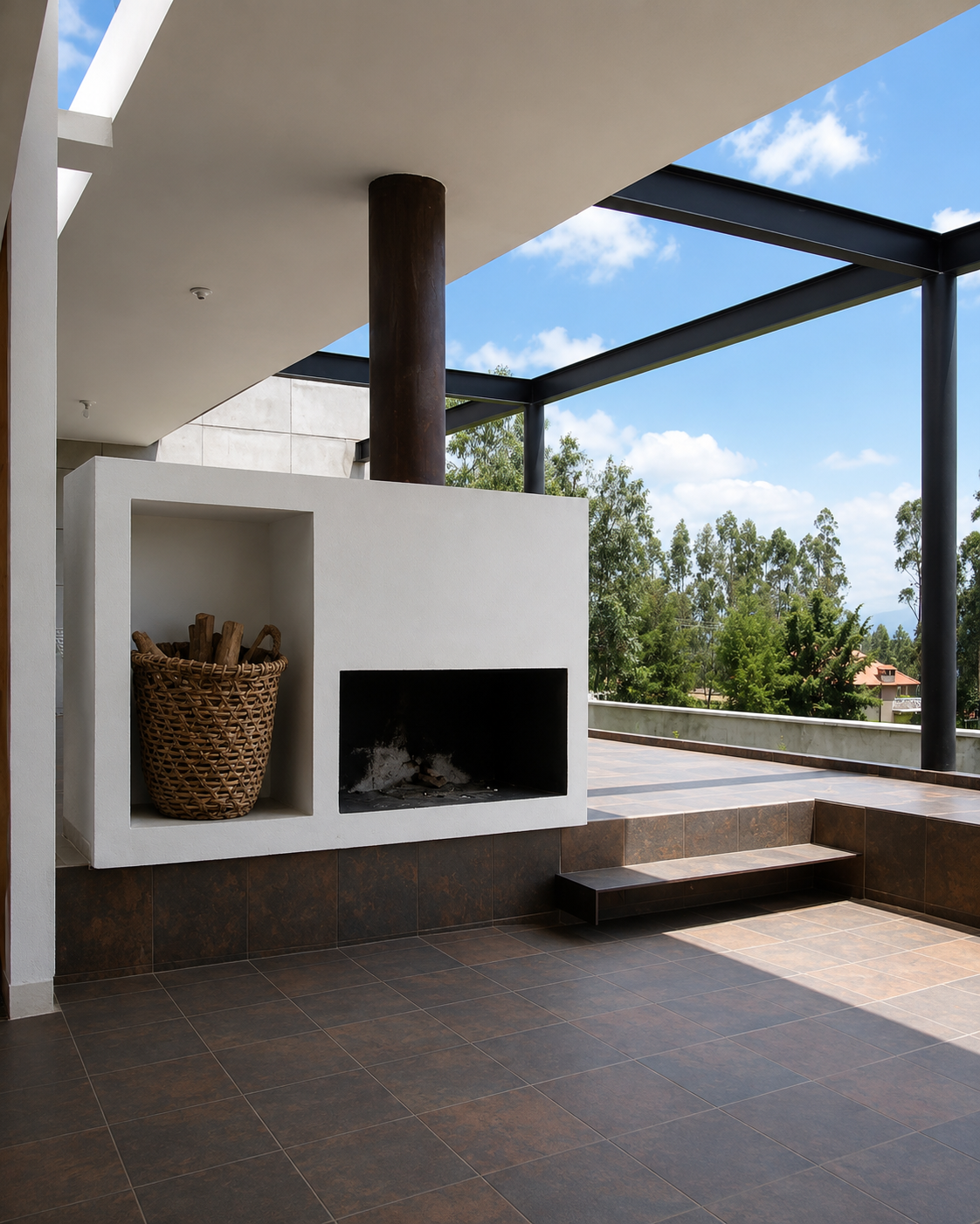 Residencias Nayón, chimenea en el porche exterior. Diseñado por Endara Arquitectos.