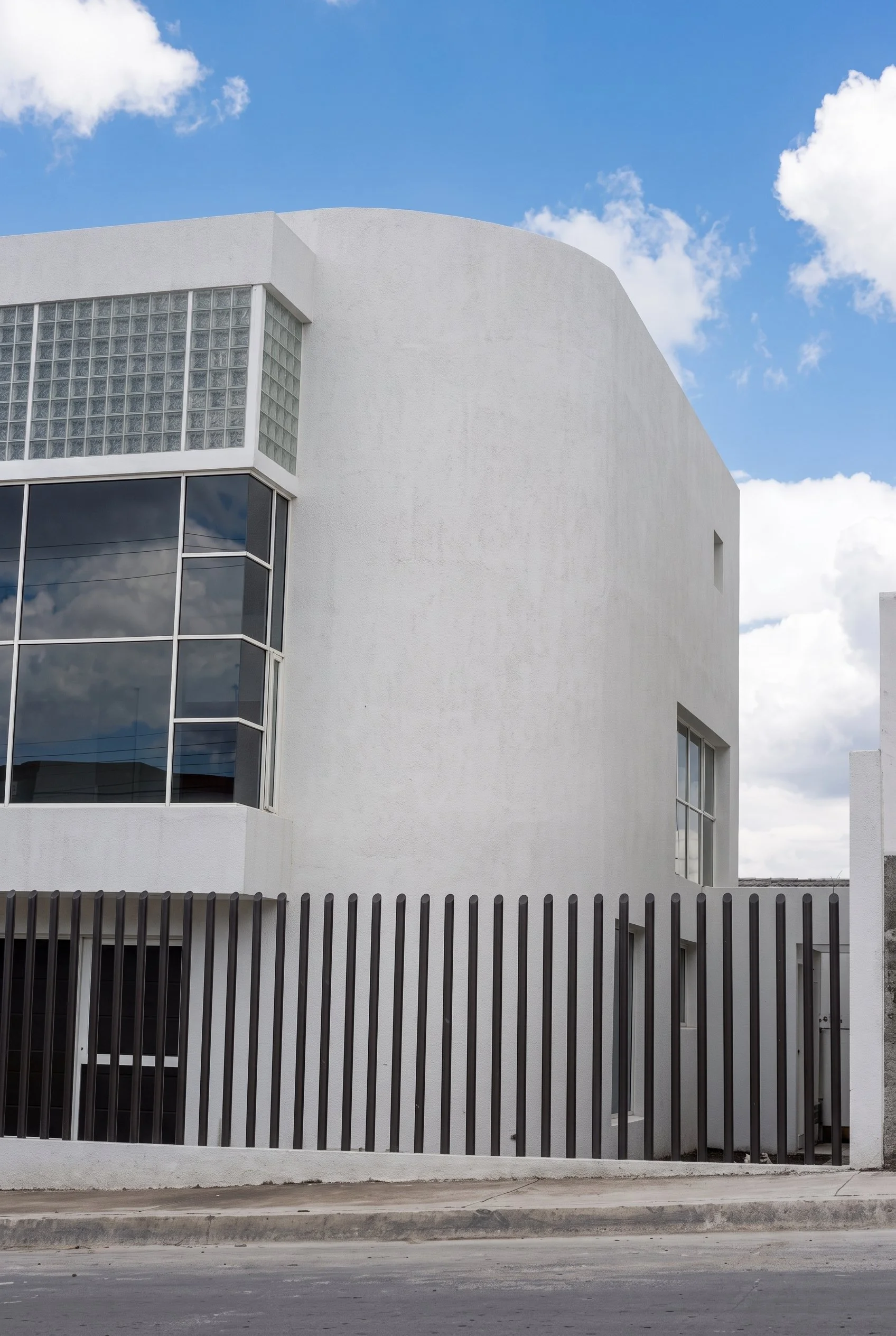 FACHADA FRONTAL ESQUINERO