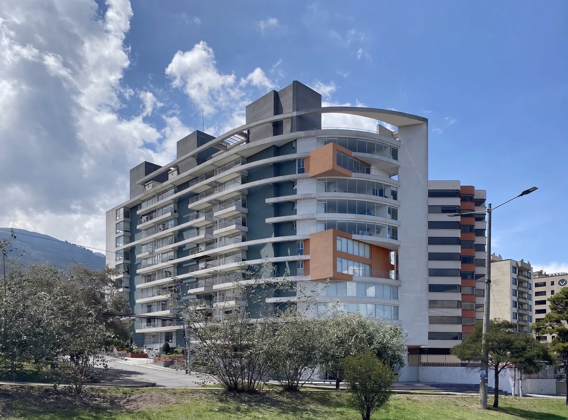 FACHADA PRINCIPAL LONGITUDINAL
