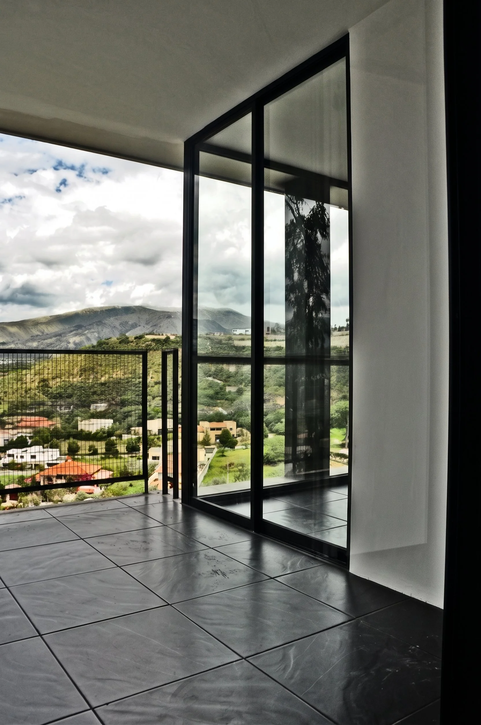 VISTA AL VALLE DESDE EL PORCHE