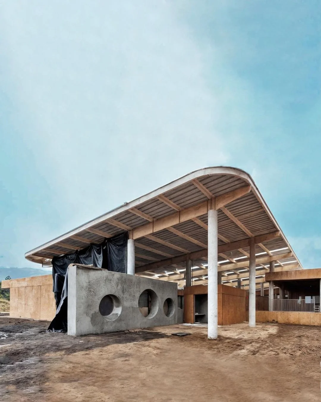 Vista de los exteriores del Nursery (Early Years)  del Nuevo Colegio Americano de Quito – Campus Puembo. Endara Arquitectos.
