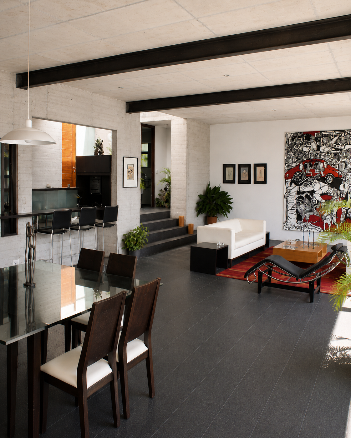 Casa Pillagua, vista del interior, áreas sociales, sala y comedor. Diseñado por Endara Arquitectos.