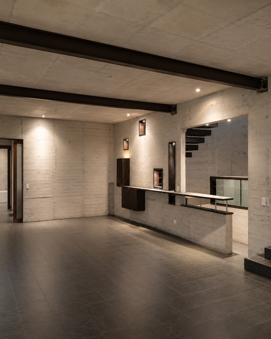 Casa Pillagua, áreas sociales interiores, paredes en hormigón visto con incrustaciones como detalles. Diseñado por Endara Arquitectos.