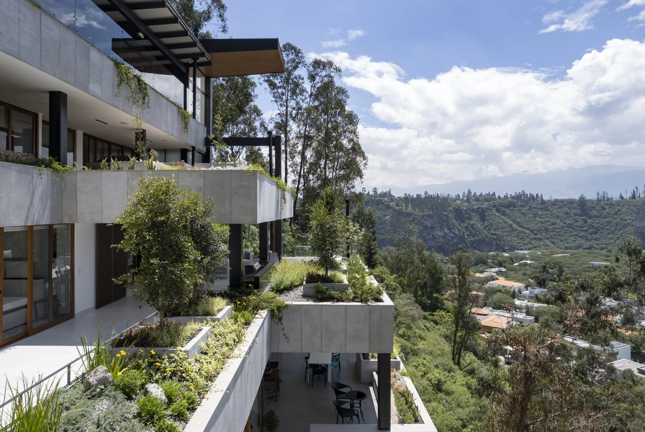 TERRA LADERA | ENDARA ARQUITECTOS, proyecto de 5 departamentos amplios y modernos en Cumbayá, llenos de naturaleza con gran vista.