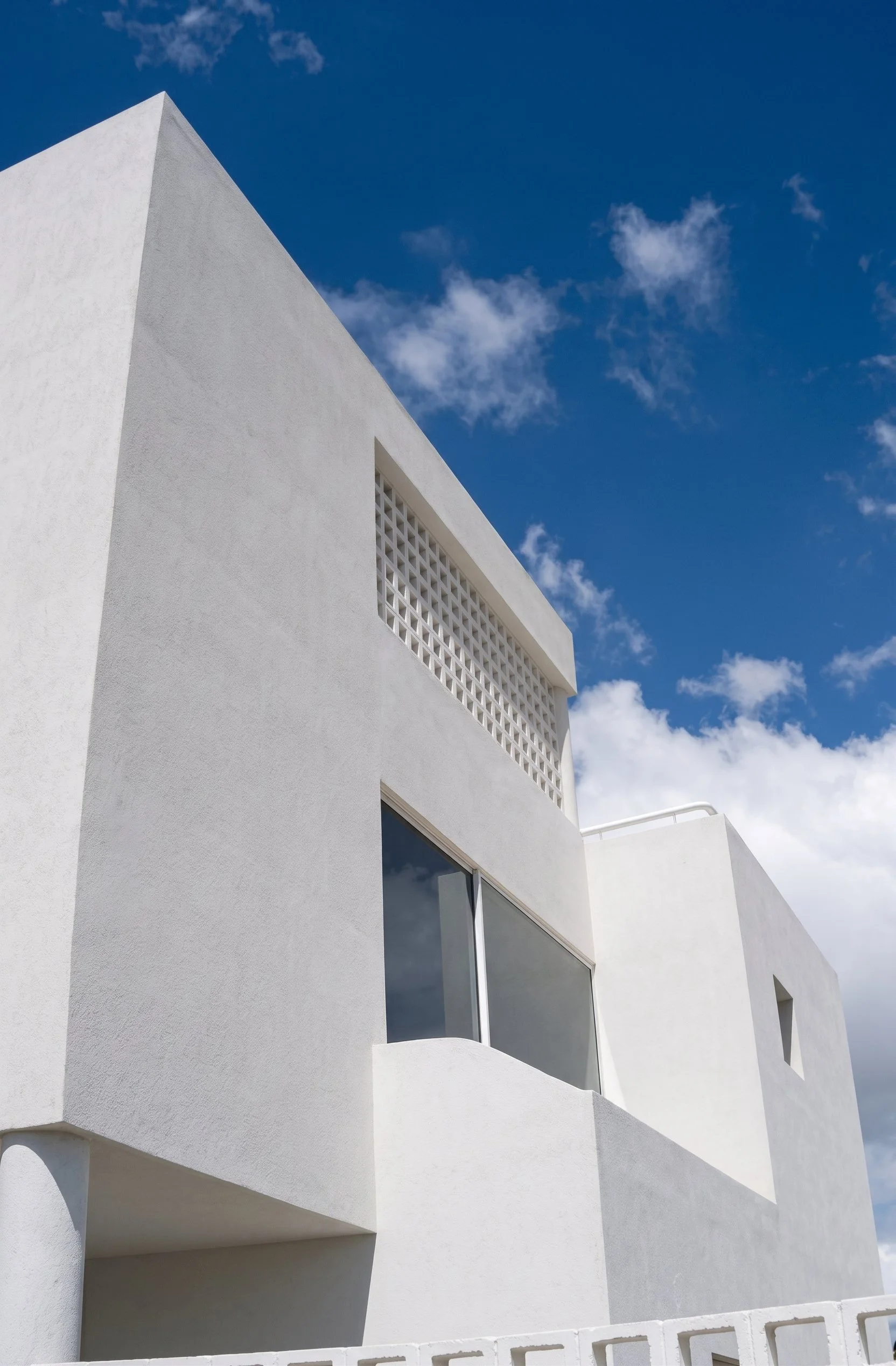 FACHADA LATERAL, DETALLES EN FACHADA