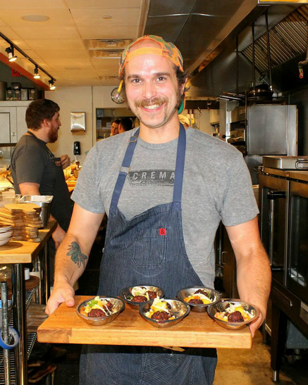 Uno de los tres chefs de Gunshow. One of Gunshow´s chefs. 