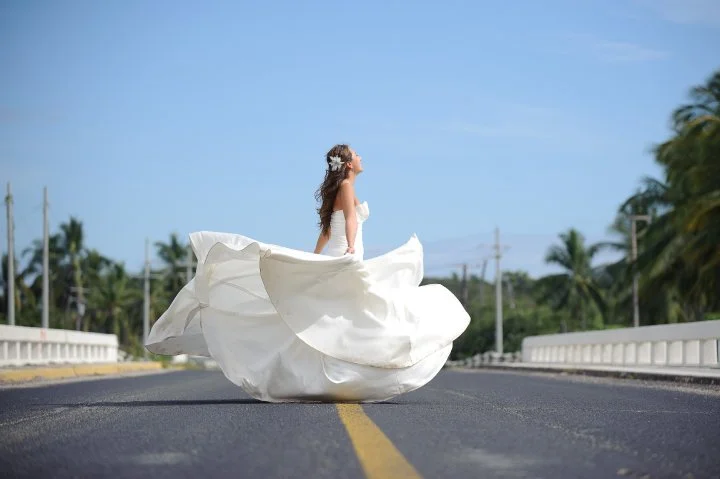 Mi hermana con su vestido de novia. Foto de Alex Aguirre. 