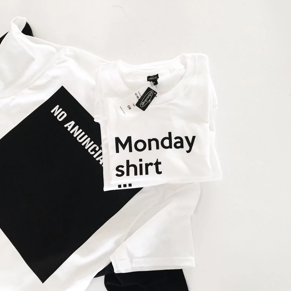 Una playera muy práctica para los que no saben qué ponerse los lunes. 