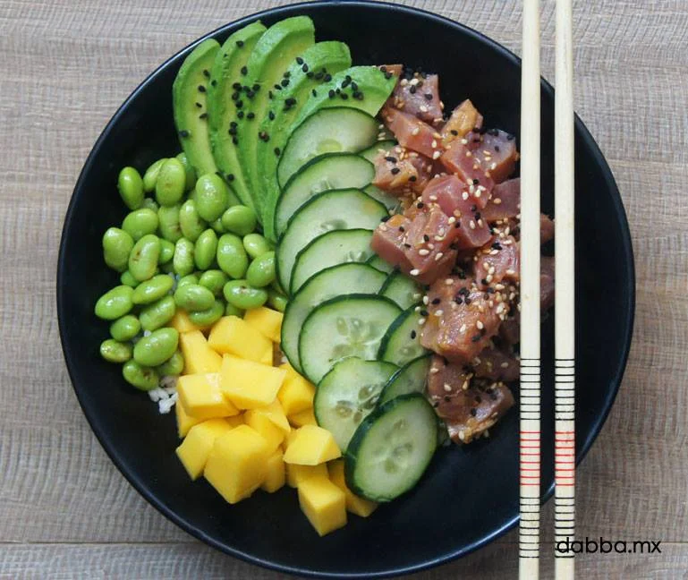 El delicioso Tuna Quinoa Poke Bowl de Dabba. 