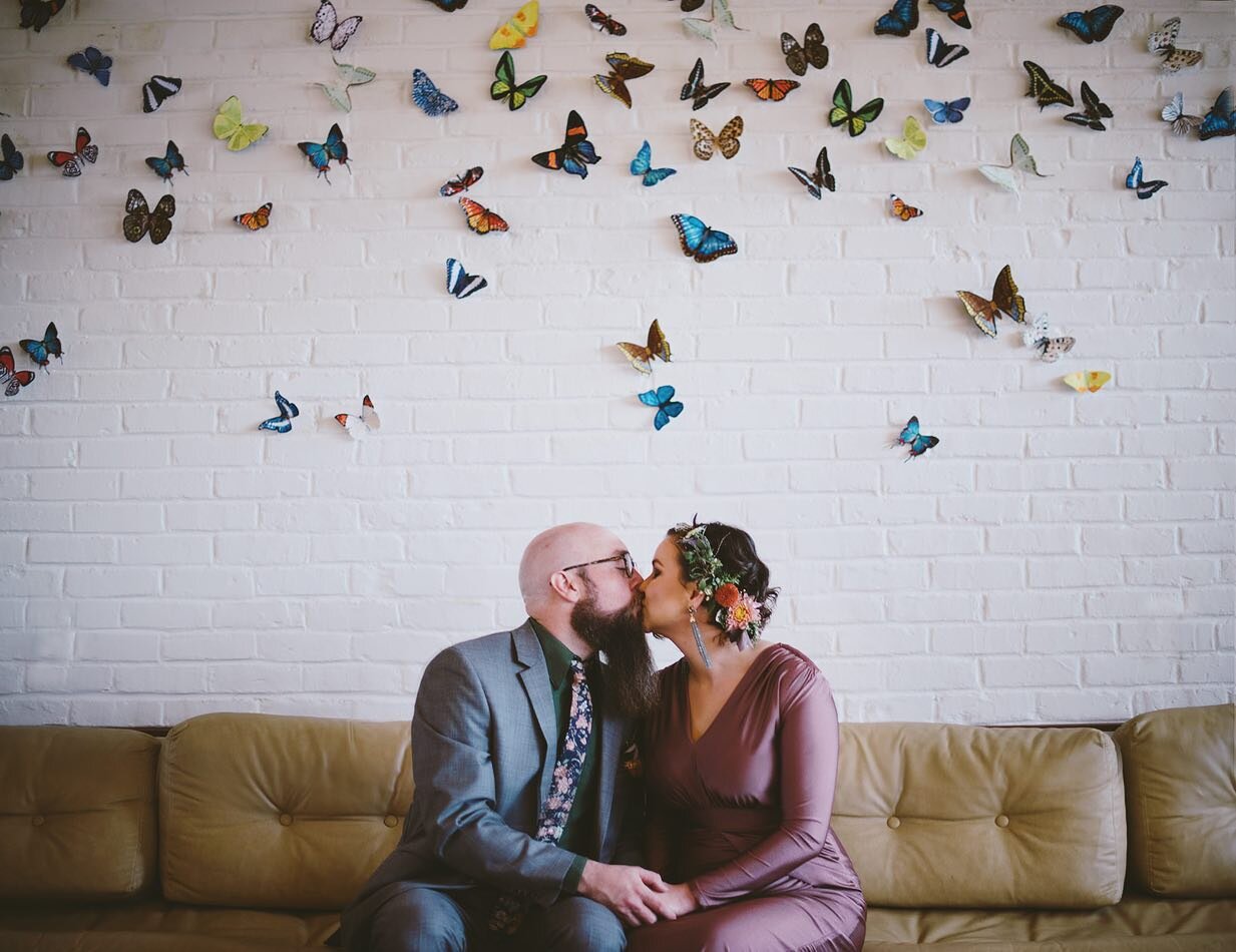 Butterflies and gin
.
.
.
.
.

#southernwedding #drifterhotel #weddingphotographer #weddingphotography #rockandrollbride #junebugweddings #folkvibe #lousianaweddings #greenweddingshoes #thatsdarling #belovedstories #apracticalwedding #neverstopexplor