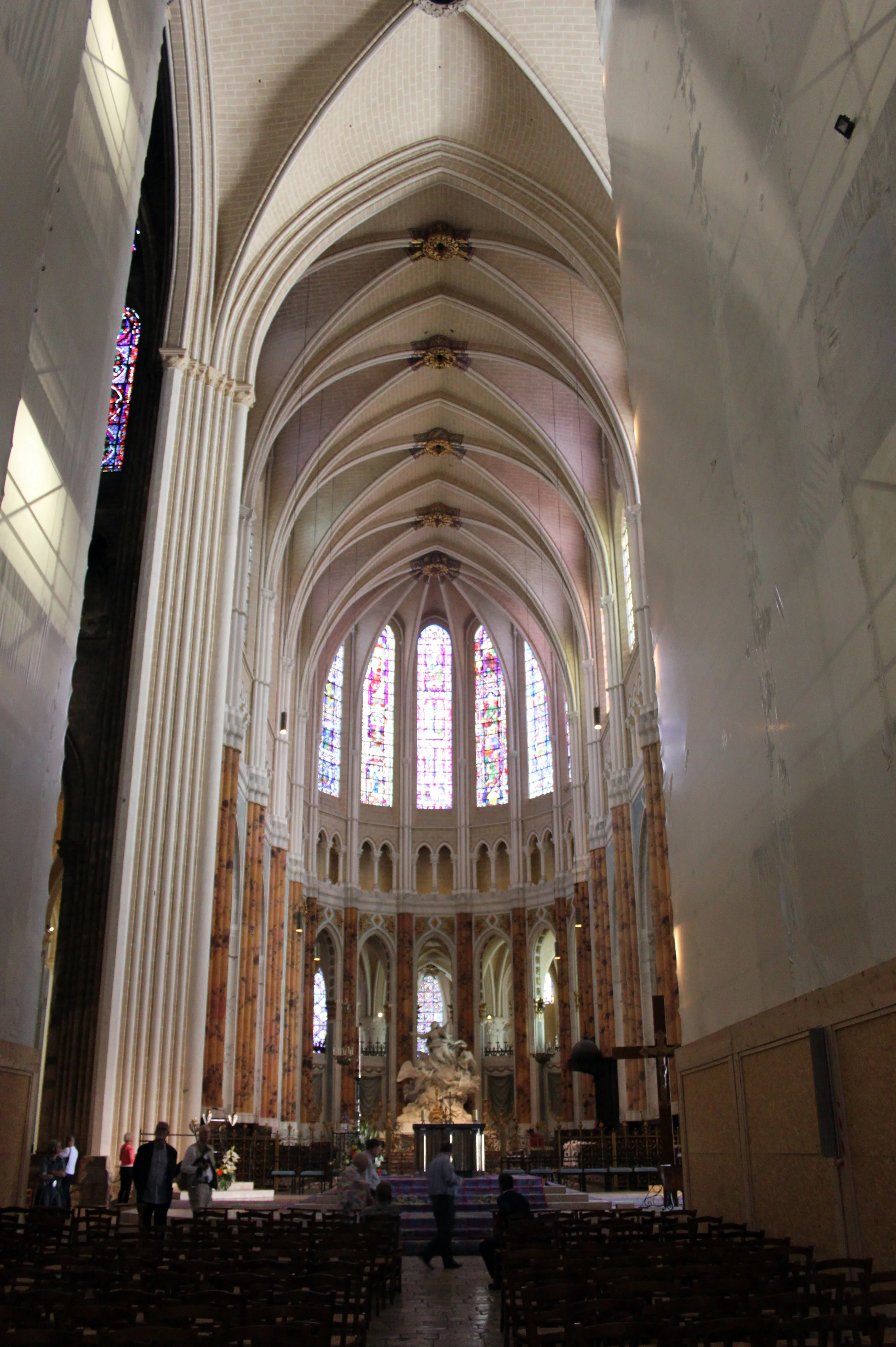 Cathedral Interior / Anna Hartley