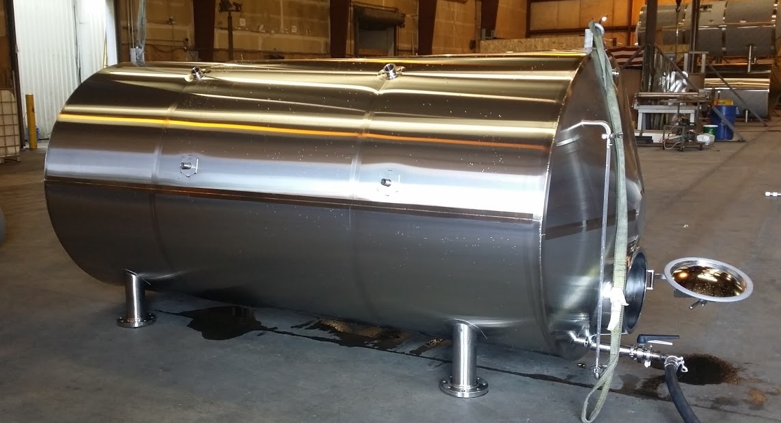  A horizontal lagering tank. 