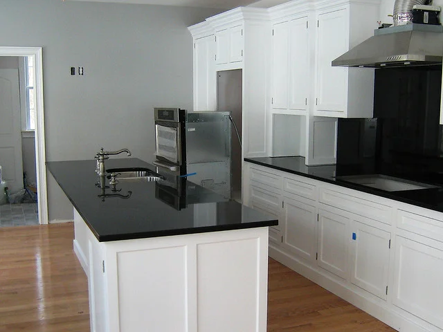 absolute_black_granite_countertops.jpg