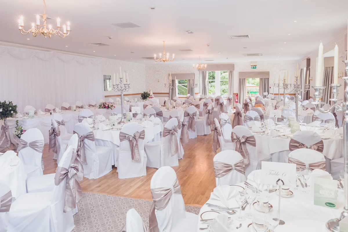 Dunfirmline-wedding-photos-Garvock-city-chambers-1.jpg