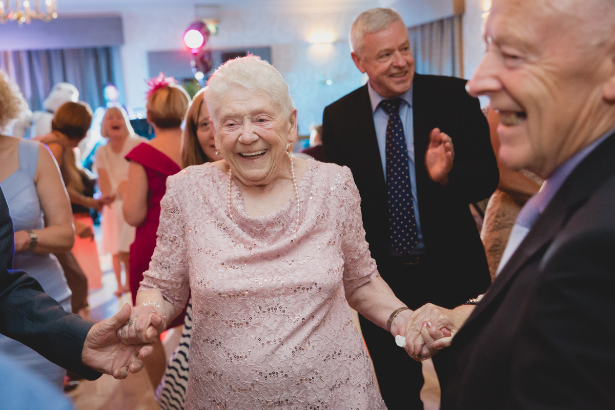 Dunfirmline-wedding-photos-Garvock-city-chambers-47.jpg