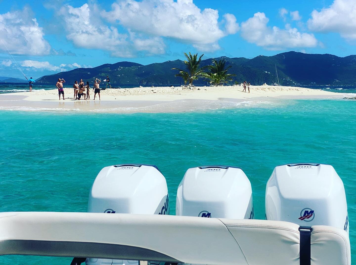 BVI&rsquo;s await 
Alibi Boat Charters can take you!

.
#virginislands #stjohn #stthomas#stjohn#BVI#beaches#disney#cruise#beachlife #kiteboarding #yoga #charterboats #boatrentalas #freediving #adventurelife #live#explore #bvi#travel#winning #lobsters