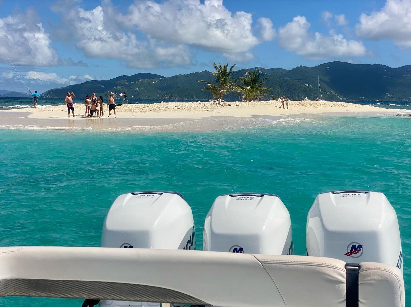 Making family memories in the British Virgin Islands 
Alibi Boat Charters can take you!

.
#virginislands #stjohn #stthomas#stjohn#BVI#beaches#disney#cruise#beachlife #kiteboarding #yoga #charterboats #boatrentalas #freediving #adventurelife #live#ex