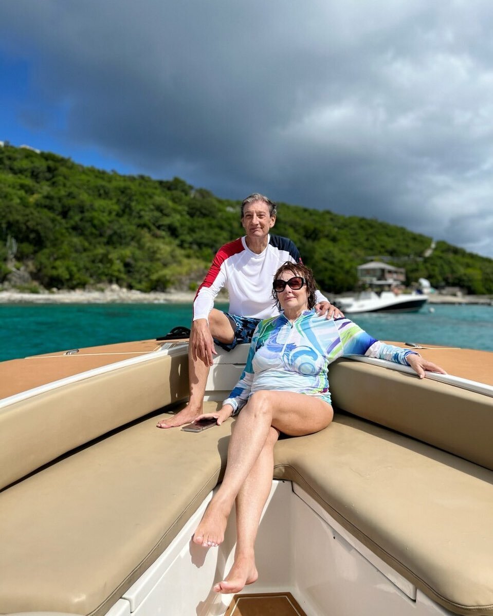 A king with his queen !
Alibi Boat Charters 

.
#virginislands #stjohn #stthomas#stjohn#BVI#beaches#disney#cruise#beachlife #kiteboarding #yoga #charterboats #boatrentalas #freediving #adventurelife #live#explore #bvi#travel#winning #lobsters #magicm