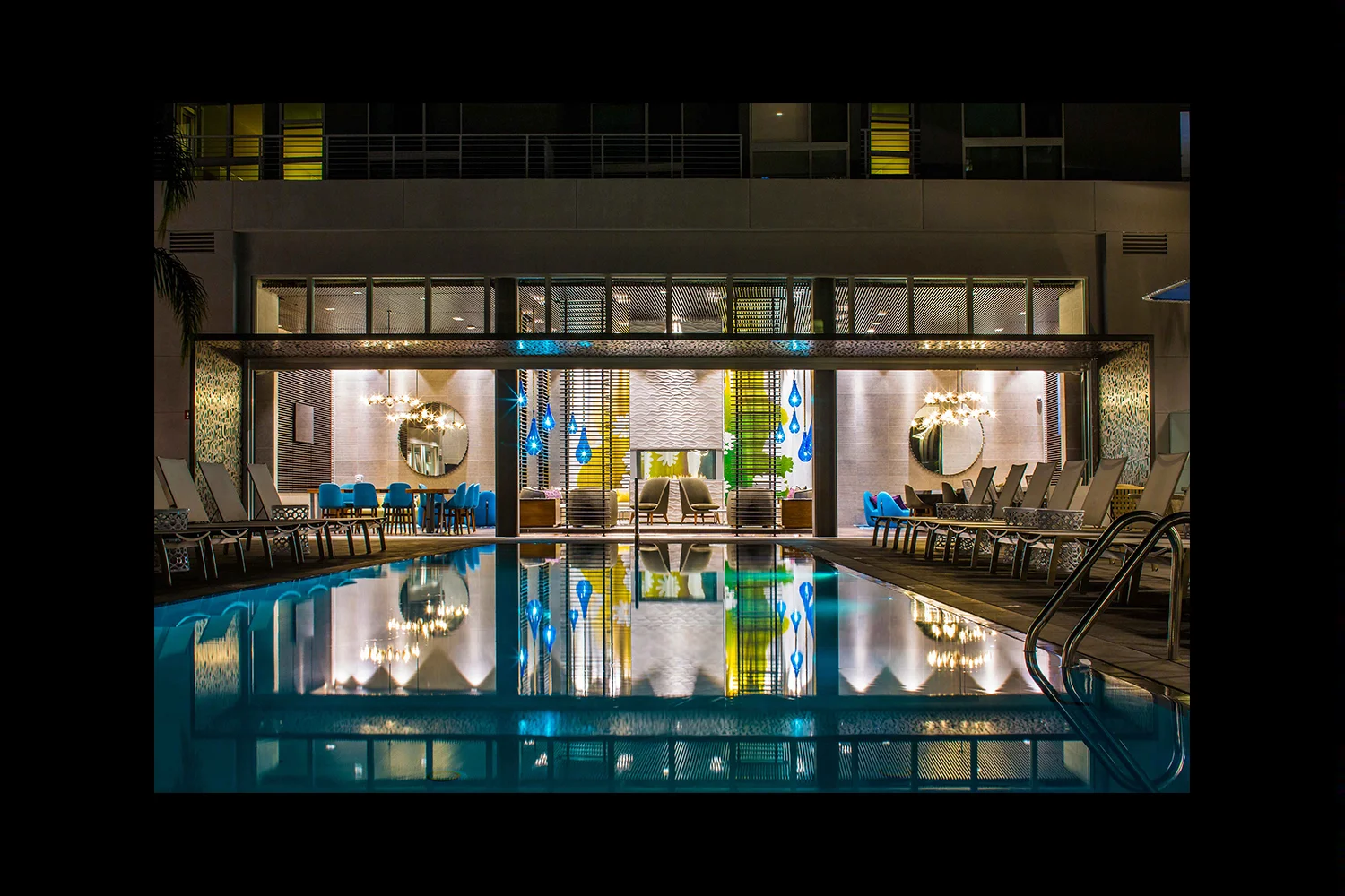 POOLLOUNGE2.jpg