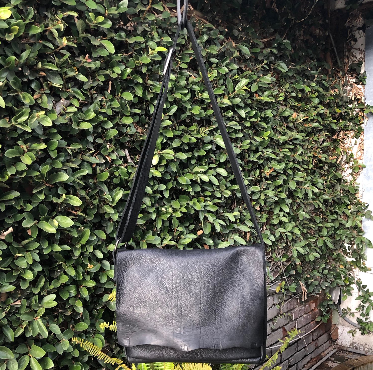 Miminalist Natural Edge Black Cowhide Leather Messenger Bag with Front and  Back Pocket Pouches — jackie robbins leather + jewelry