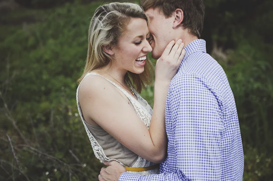 engagement pictures in a field