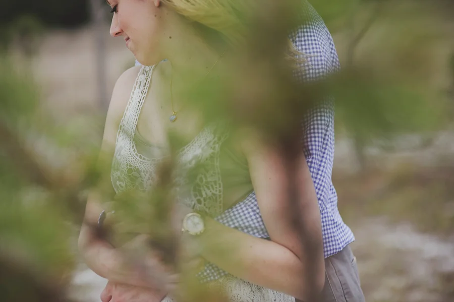 engagement pictures in a field