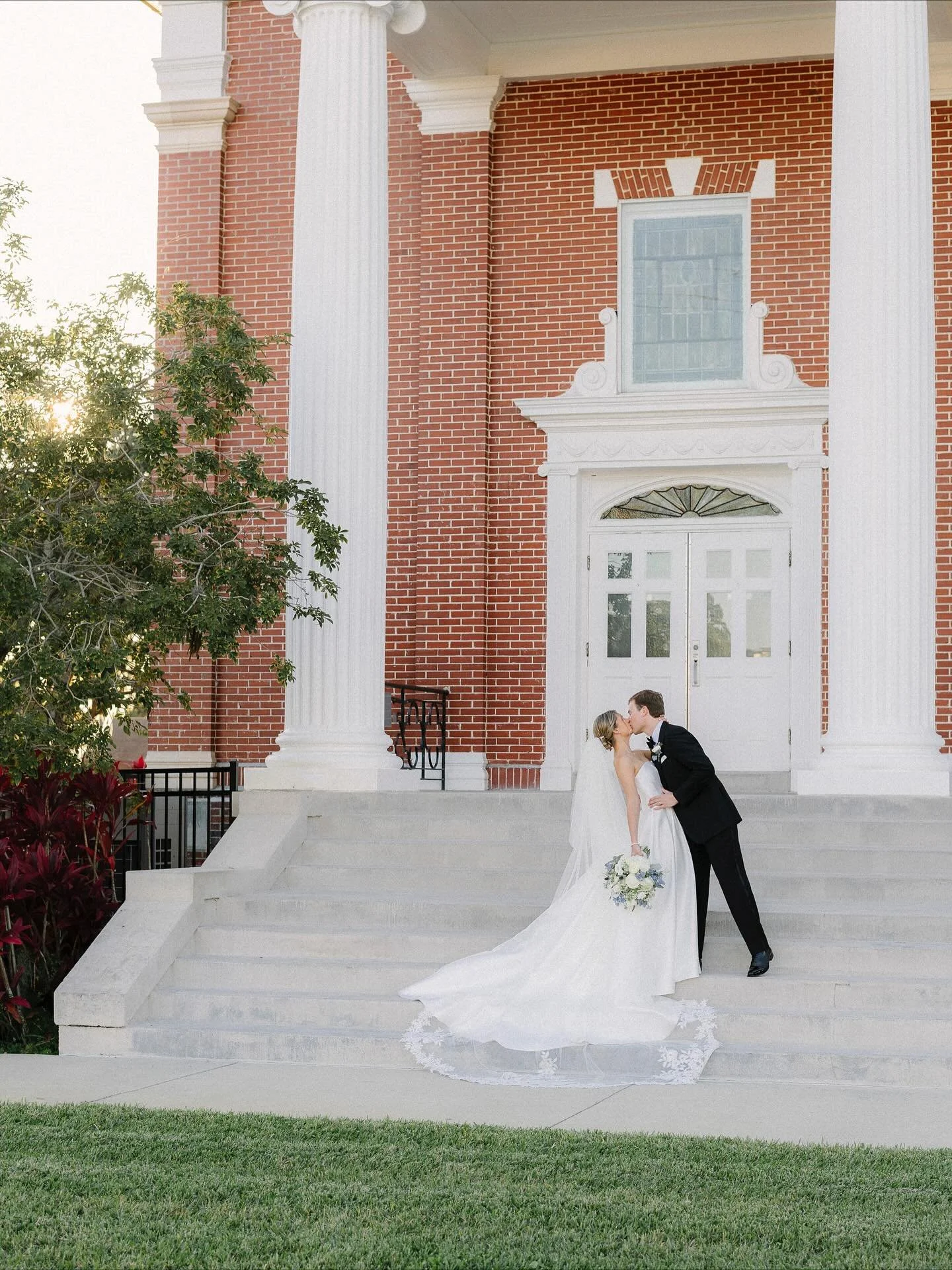 A few frames from a classy weekend with Lindsey &amp; Dillon.