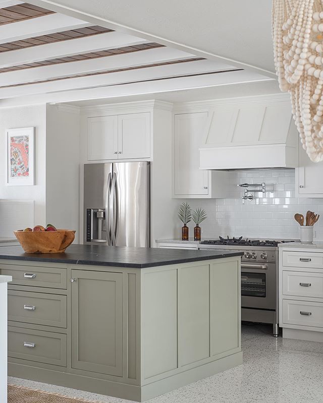 We always look back and love the classic mix of materials at this project ✨ gimme the terrazzo, soapstone, warm textures, old Florida inspo 🏝☀️
.
.
.
#laurenandrewsdesign #tampadesigner #kitchendesign #customcabinets #interiordesign #kitchenrenovati