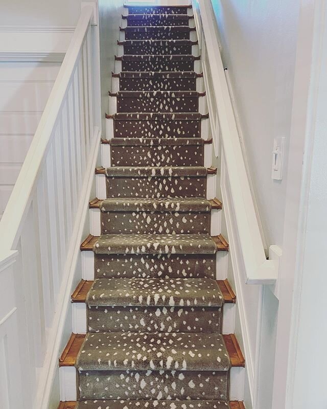 Yay for stair runners and friction for little bitty feet 👏🏻 client&rsquo;s stair runner went in this morning and it&rsquo;s amazing 😍 .
.
.
#laurenandrewsdesign #interiordesign #customstairrunner
