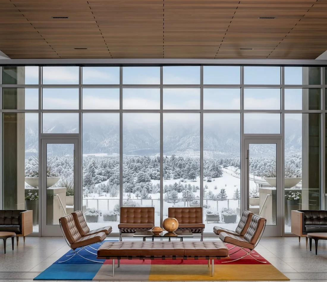 Happy New Year from us and a very snowy @hotelpolaris_co 

📸 by @brandon_barre