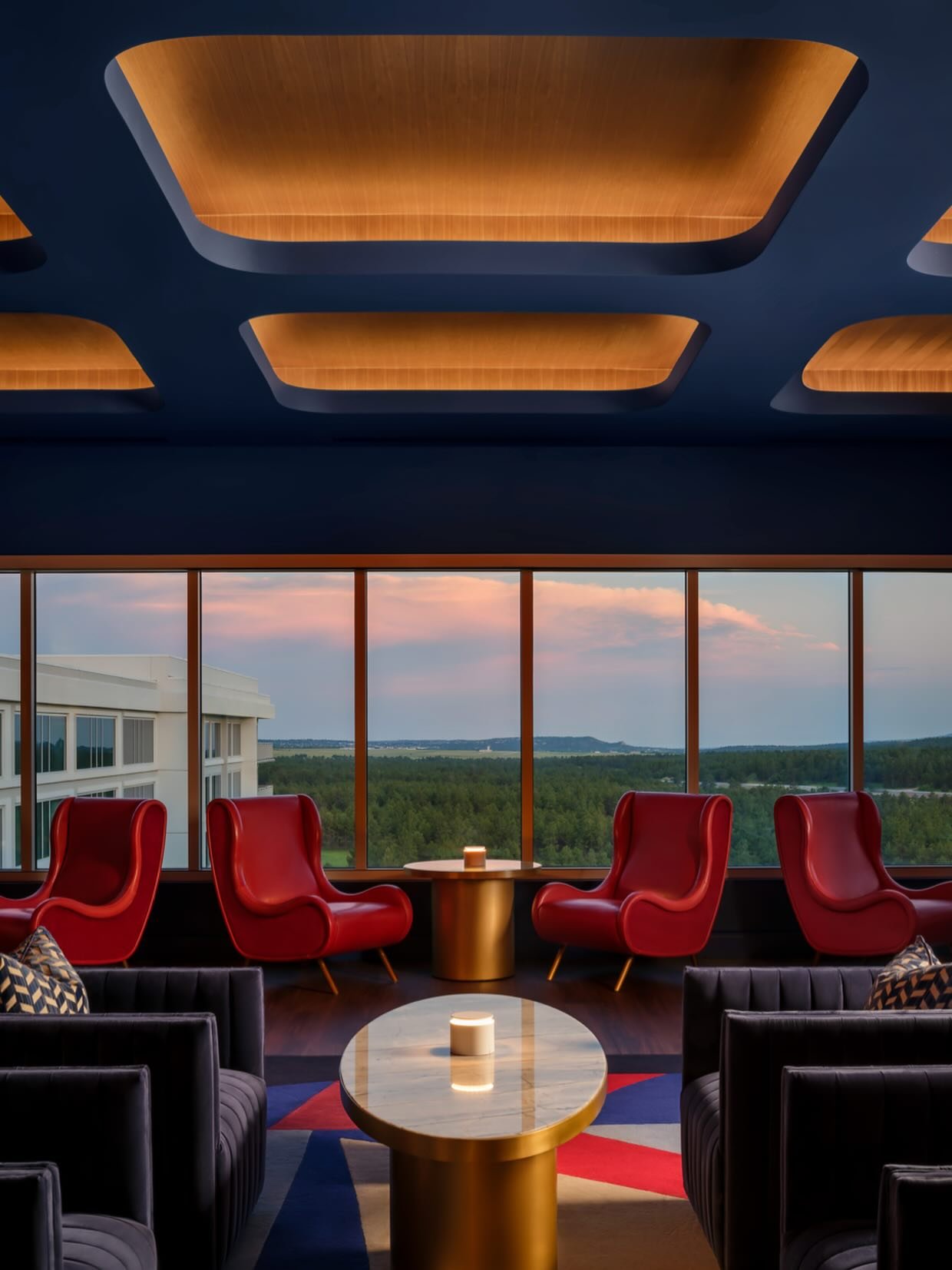 Friday night calls for a moody rooftop cocktail. 

📸: @brandon_barre