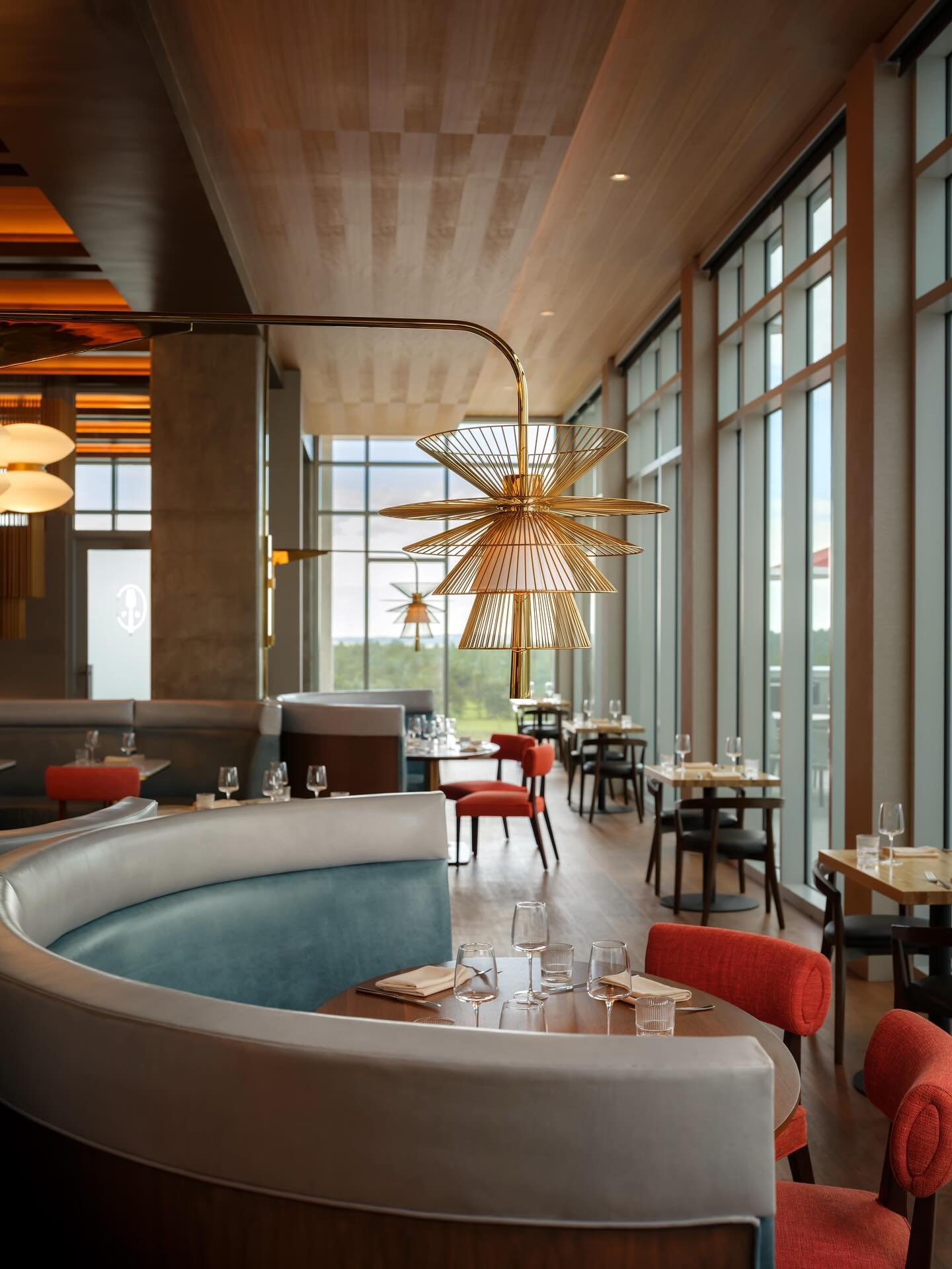 A moment for fun mid-century lighting ✨

📸: @brandon_barre