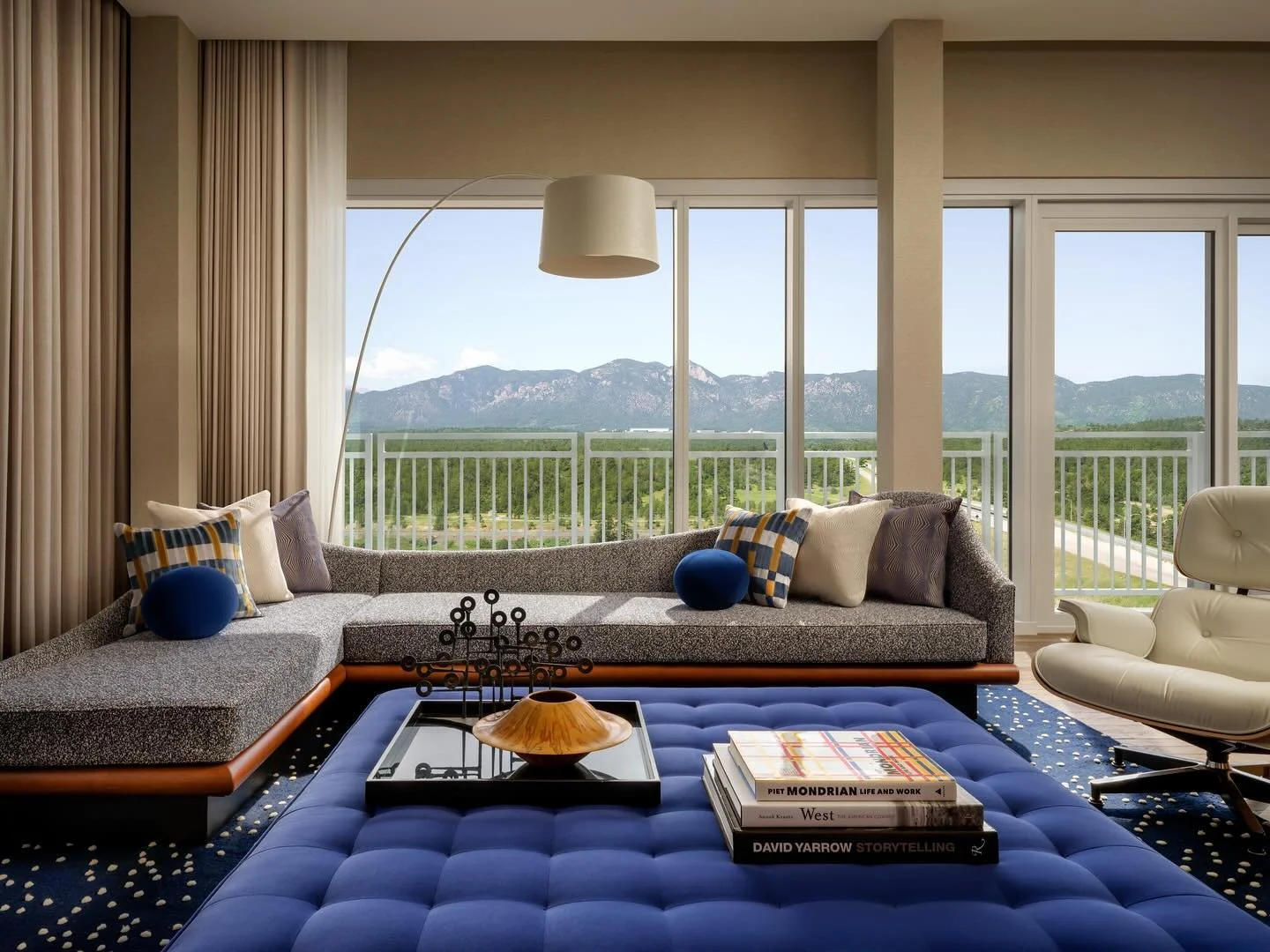 Suite views worth settling into. 

📸: @brandon_barre