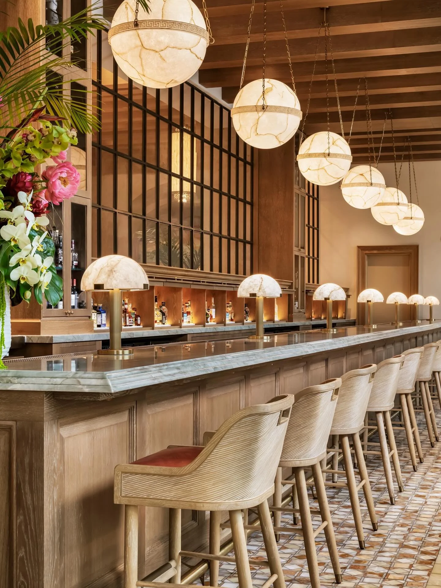 The 98-seat renovated lobby bar at Gaylord Palms reimagines the guest experience through layered materials, natural light, and Mediterranean-inspired detailing.

📸: @nicoleaubreyphotography
