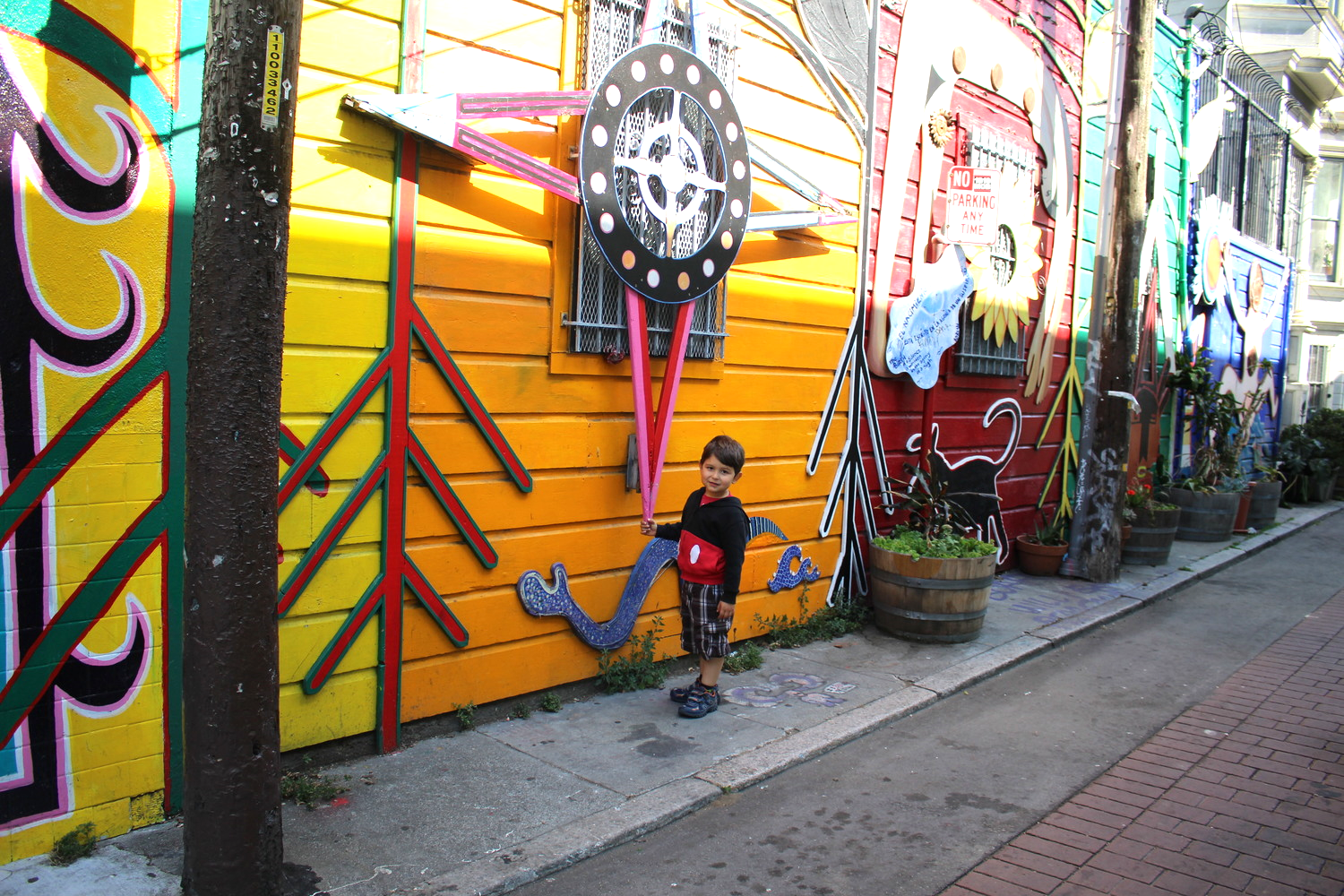 Mark Jacinto loved the murals too.