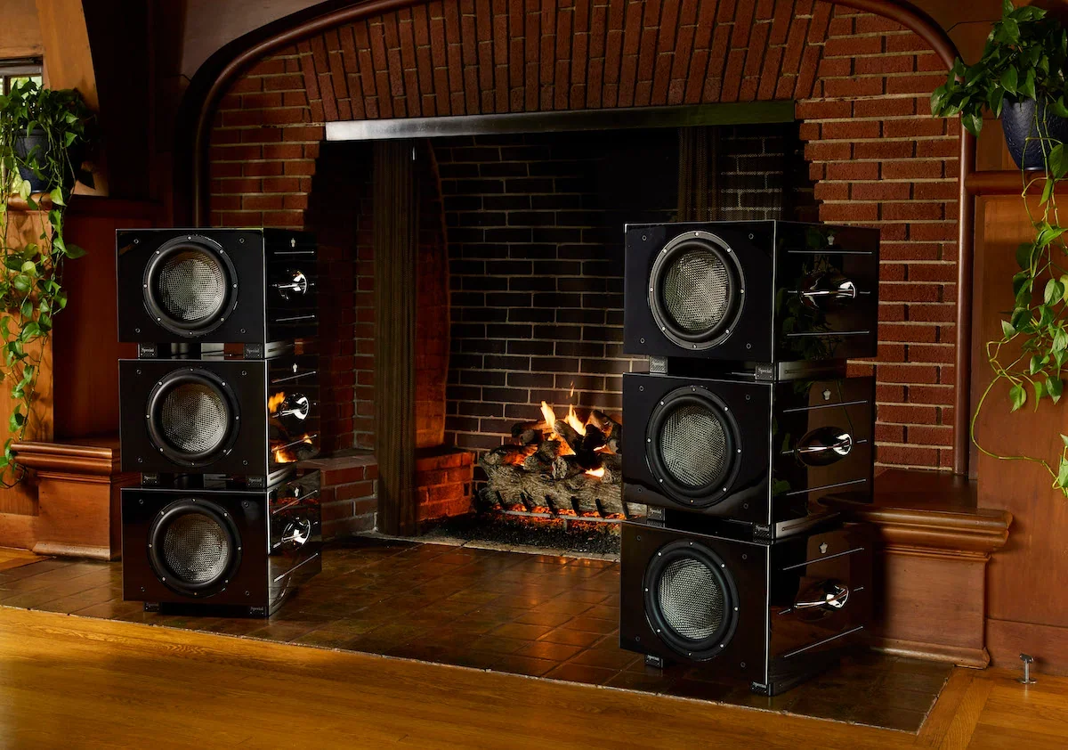 Carbon_Special_Black_Label_Line_Array_V.webp