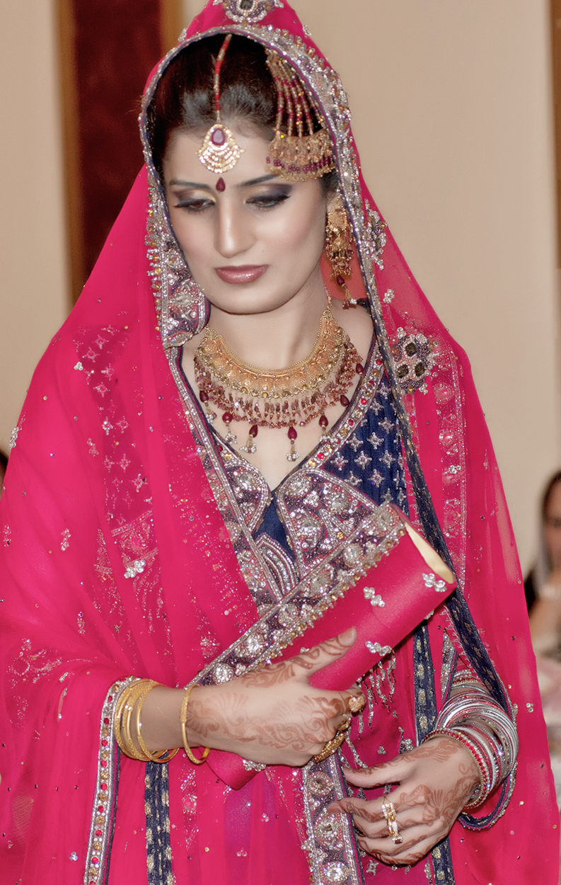 Pin by zikriya on Bridal hairstyle | Bridal dresses pakistan, Bride beauty,  Muslim bride