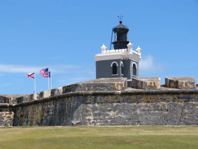 On to Castillo San Felipe Del Morro. It guards the entrance to the harbor. A wonderful place to shoot pictures but I won't post them due to the similarity to the Cristobal shots. Well, except for one...