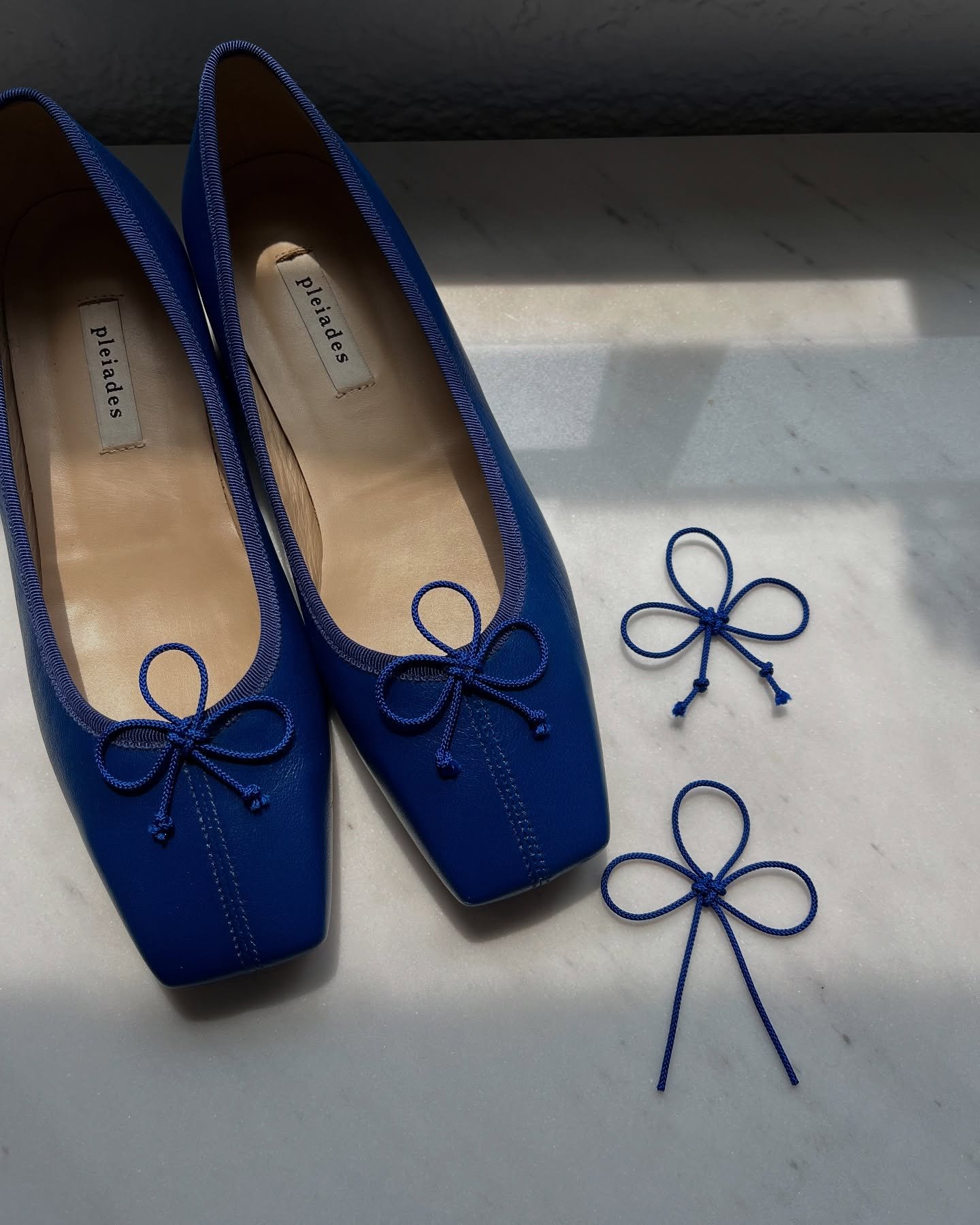 GINGER💙✨ Crafted with sheepskin, Knotted to finish, all Carefully done by hand.

#PLEIADES #PleiadesShoes #designershoes #luxuryshoes #consciousluxury #shoesaddict #authenticfashion #ballerinashoes #ballerinaflats #flatshoes #플레이아데스