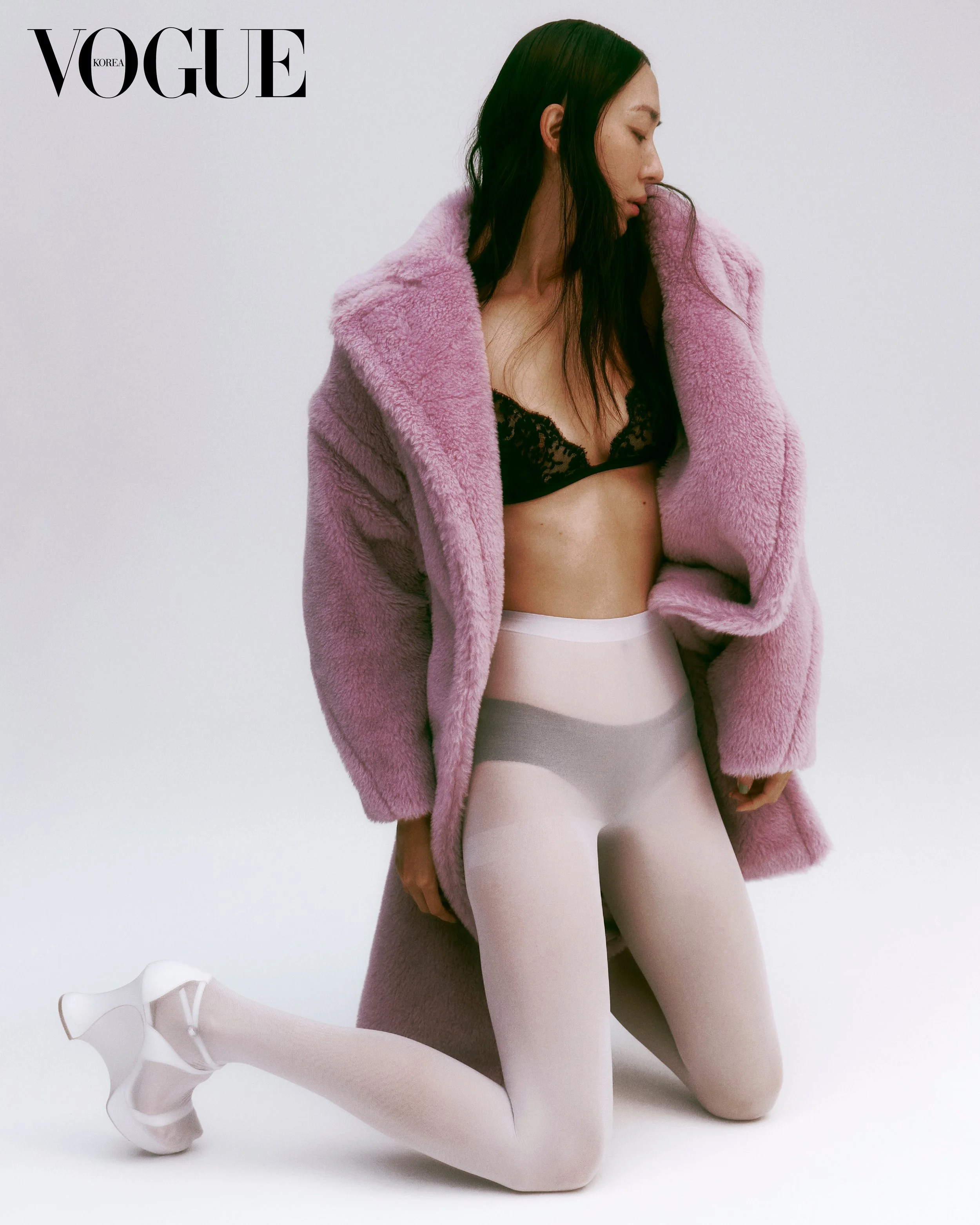 VOGUE-KOREA_2023-NOV_Teddybear-coat_01.jpeg