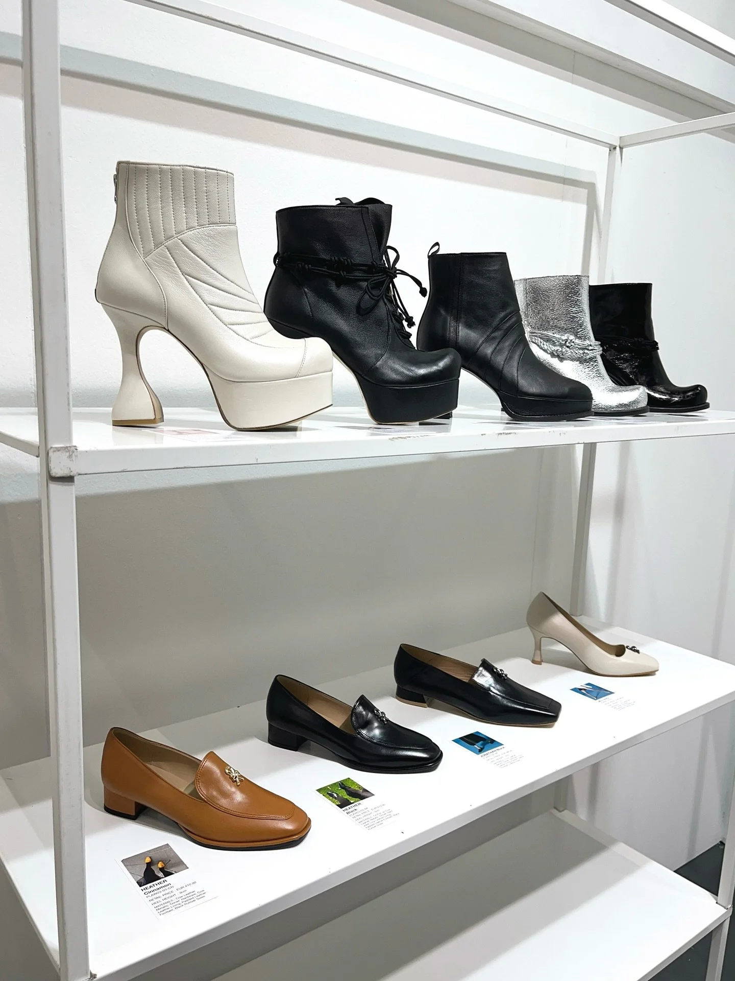 A Milano🤍✨
So happy to be back to one of my favourite cities in the world, with our collection🙂

#PLEIADES #PleiadesShoes #designershoes #craftsmanship #MilanFashionWeek #consciousluxury #authenticfashion #luxuryshoes #shoesaddict #플레이아데스