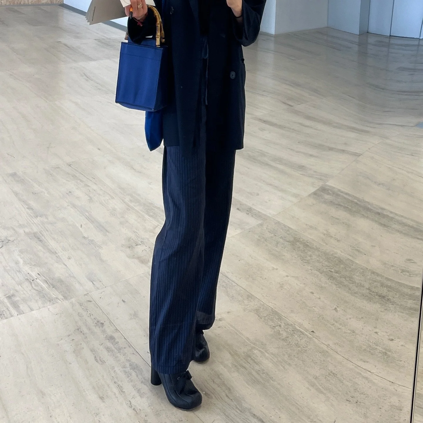 Silver lining and lots of blessings🩵🤍📽️✨
-
#PLEIADES #PleiadesShoes #designershoes #fondazioneprada #consciousluxury #luxuryshoes #shoesaddict #mules #TASHAmules #flatshoes #crsftsmanship #fashion #플레이아데스 #플레이아데스슈즈