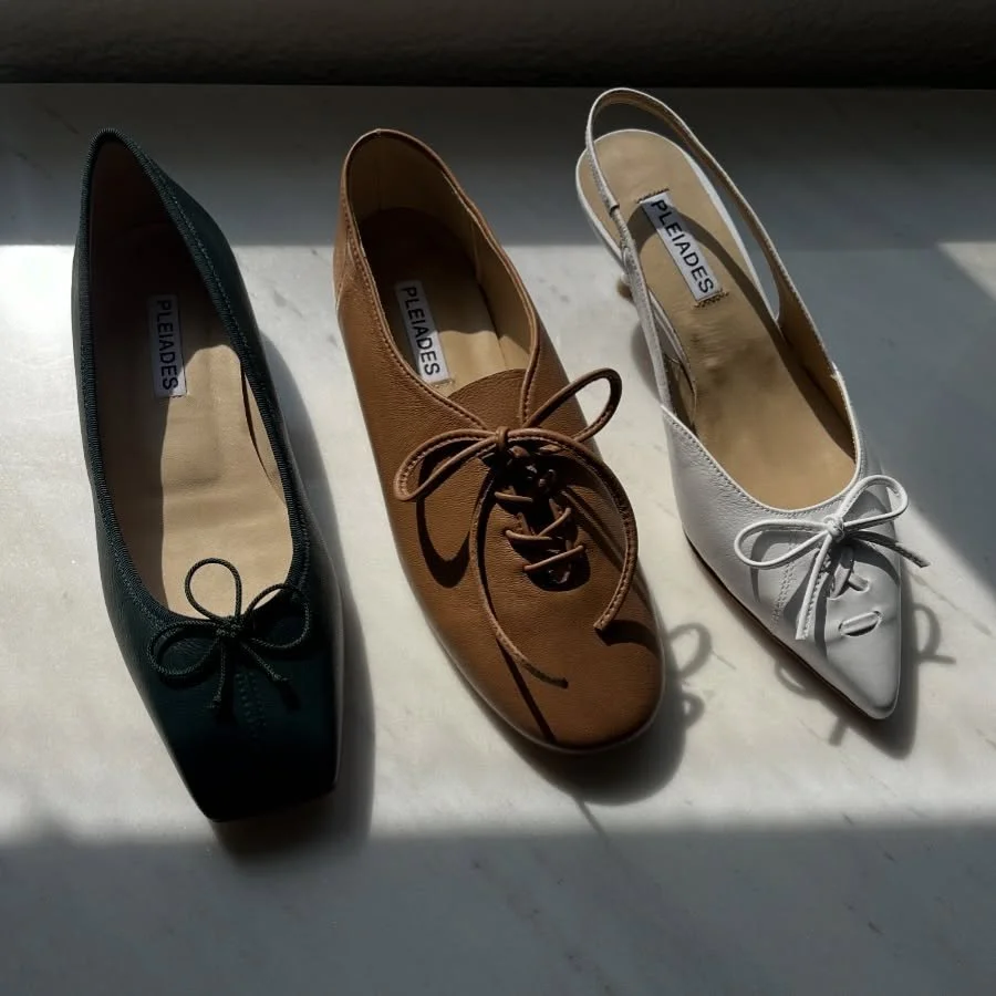 Colours of Autumn🌿🍁🤍✨

GINGER, MARGARET and BLAIR.

pleiades-shoes.com

#PLEIADES #PleiadesShoes #designershoes #craftsmanship #ballerinashoes #flatshoes #sheepskinshoes #플레이아데스