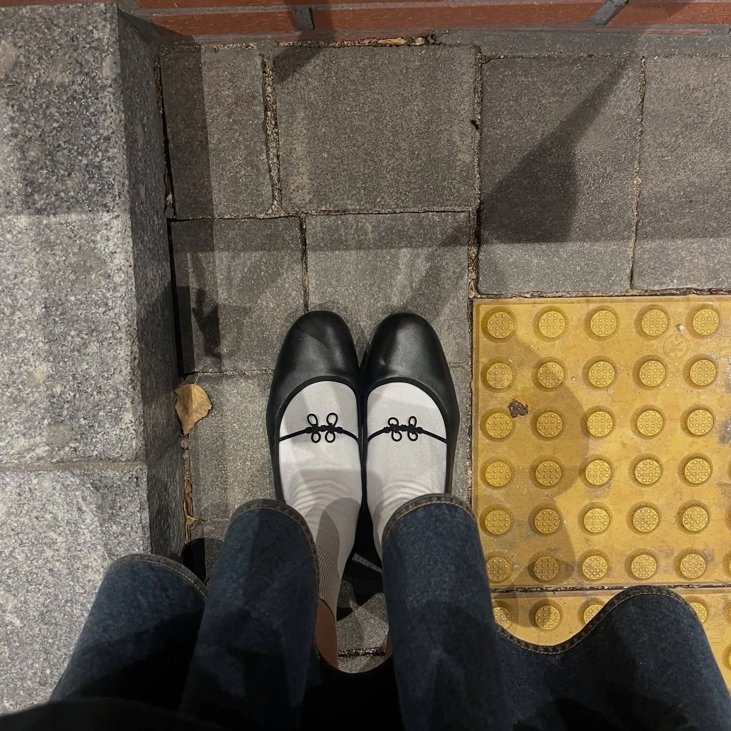 MIA🖤 and more pages of Milano💛✨

#PLEIADES #PleiadesShoes #designershoes #ballerinashoes #ballerinaflats #craftsmanship #luxuryshoes #maryjaneshoes #consciousluxury #플레이아데스