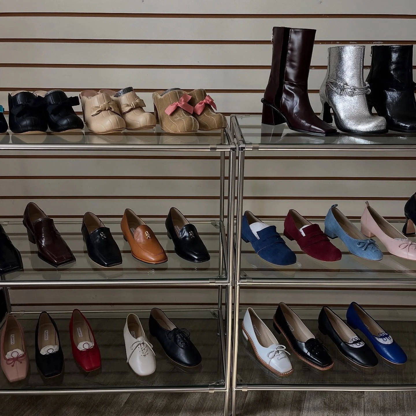 Autumn looks🍁🧡🤍✨

Collection of boots, loafers and TASHA🤎

#PLEIADES #PleiadesShoes #designershoes #craftsmanship #loafers #loaferpumps #ankleboots #womensboots #boots #autumnshoes #luxuryshoes #consciousluxury #shoesaddict #플레이아데스